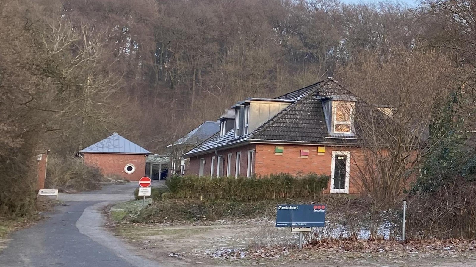 Ehemaliges-Tagungszentrum-verwildert-neue-Nutzung-in-Sicht