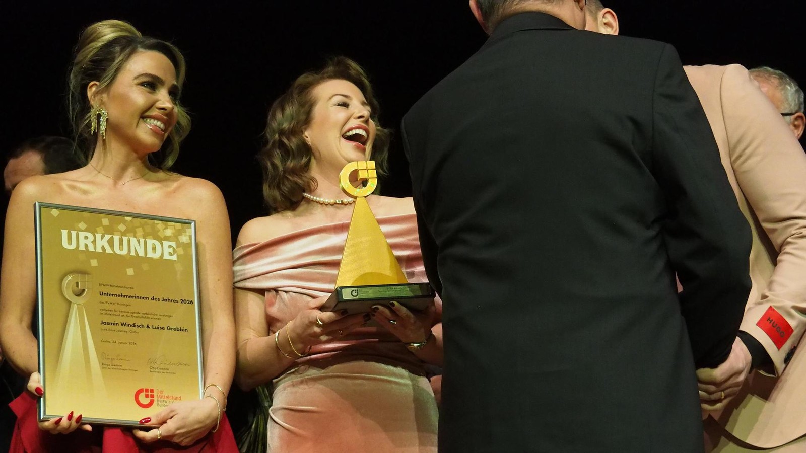 Wellblech-Rosenbl-tter-Zur-nobelsten-Fete-von-Gotha-d-rfen-nur-210-G-ste