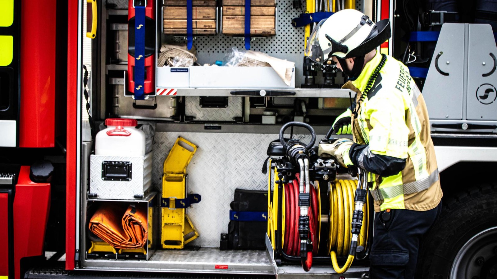 Brand-in-Mehrfamilienhaus-in-Gelsenkirchen-Horst-Geb-ude-unbewohnbar