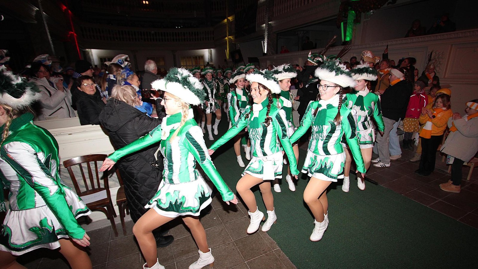 Kyffh-userkreis-Wenn-die-Narrenschar-fr-hlich-in-die-Kirche-zieht-die-sch-nsten-Bilder