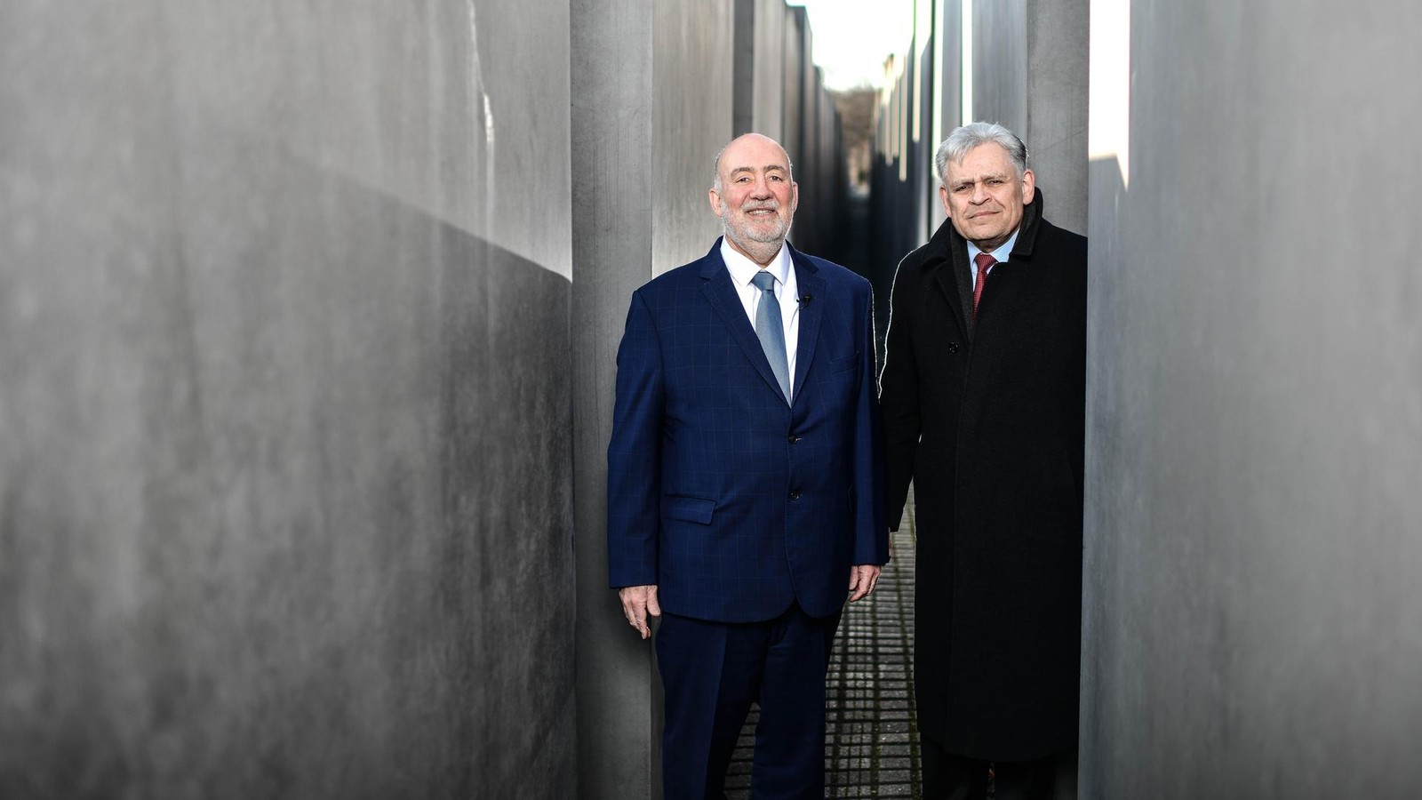 Wenn-Israels-Botschafter-auf-den-Enkel-des-Auschwitz-Kommandanten-trifft