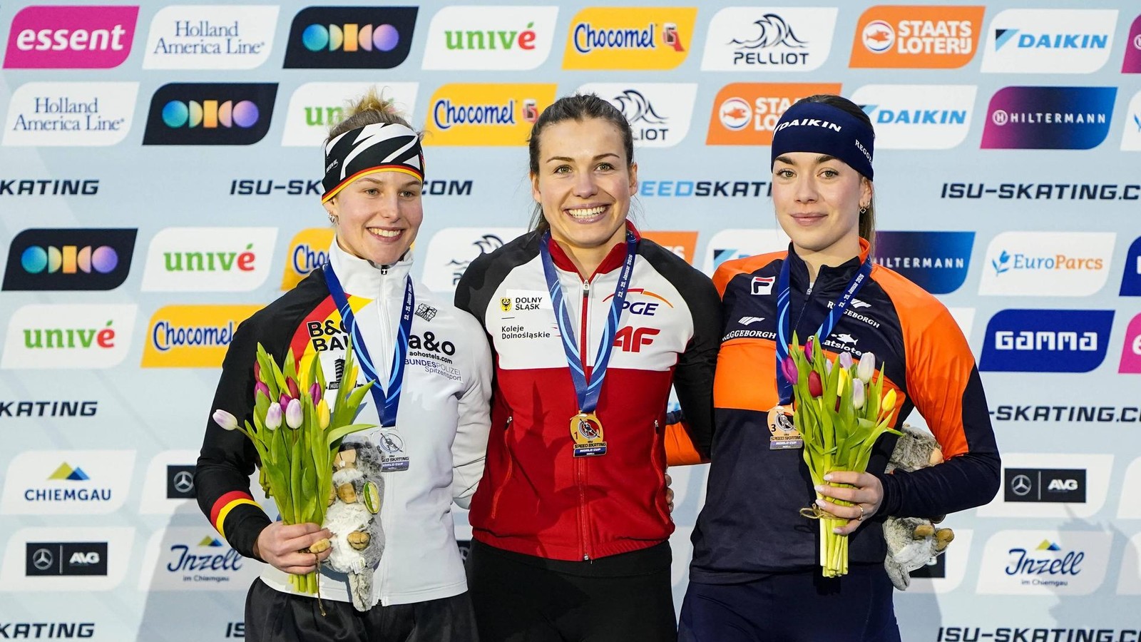 Vom-Sturzpech-zum-Silbergl-ck-Eisschnelll-uferin-Sophie-Warmuth-st-rmt-aufs-Weltcup-Podest