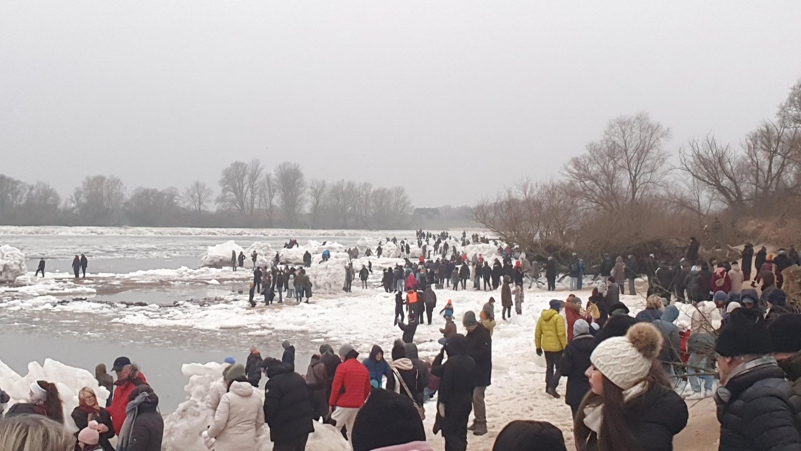 Ansturm-auf-Geesthachter-Eisberge-So-hart-greift-die-Stadt-jetzt-durch