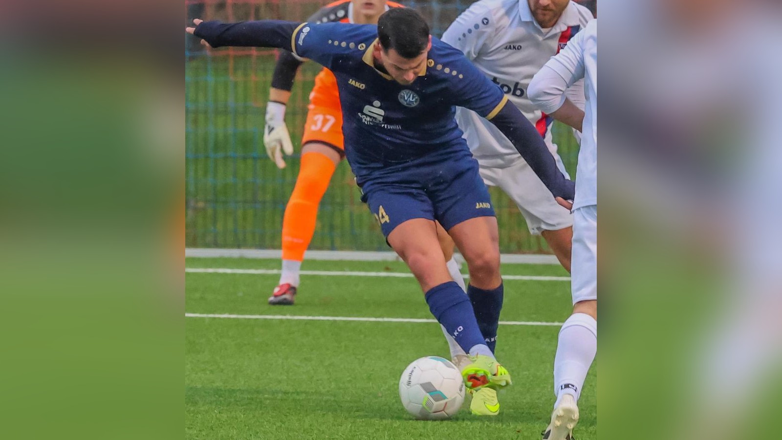 Acht-Tore-und-kein-Sieger-zwischen-VfL-T-nisberg-und-VfL-Repelen