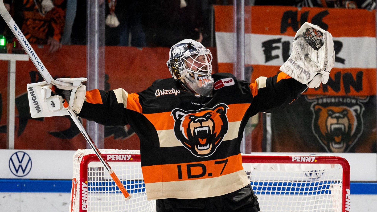 Dustin-Strahlmeier-und-sein-Tor-f-r-die-Geschichtsb-cher