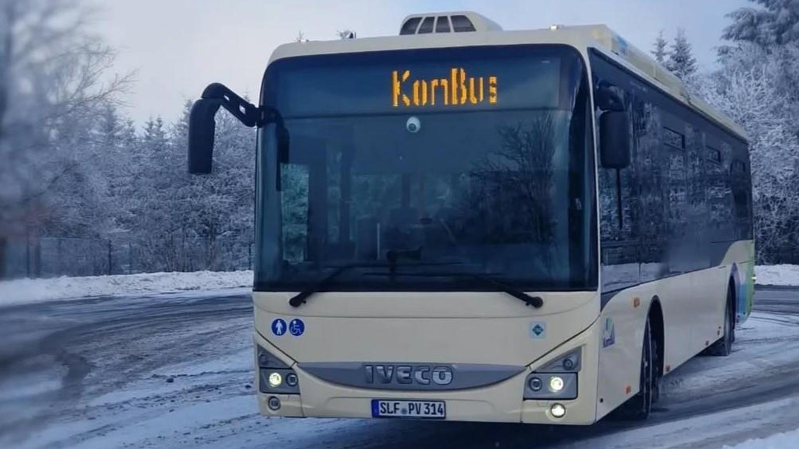 Saale-Orla-Kreis-M-nner-beleidigen-und-bedrohen-Busfahrerin