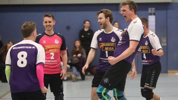 Das sind die schönsten 15 Volleyball-Fotos vom Regionalliga-Derby