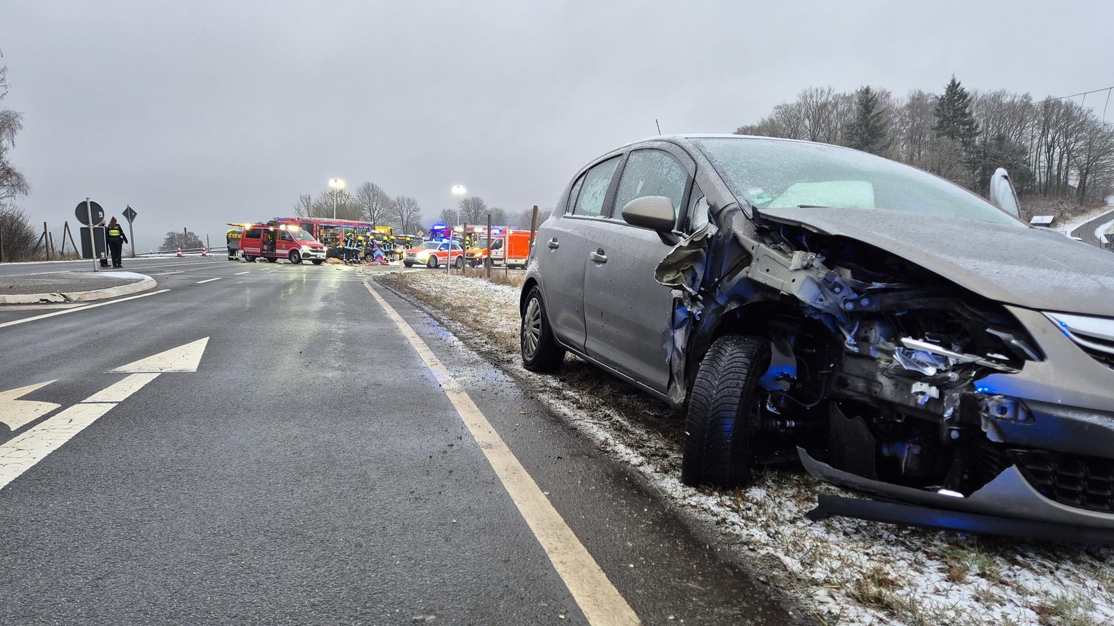 Schwerer-Unfall-auf-Griesemert-Bundesstra-e-bis-gegen-11-Uhr-gesperrt
