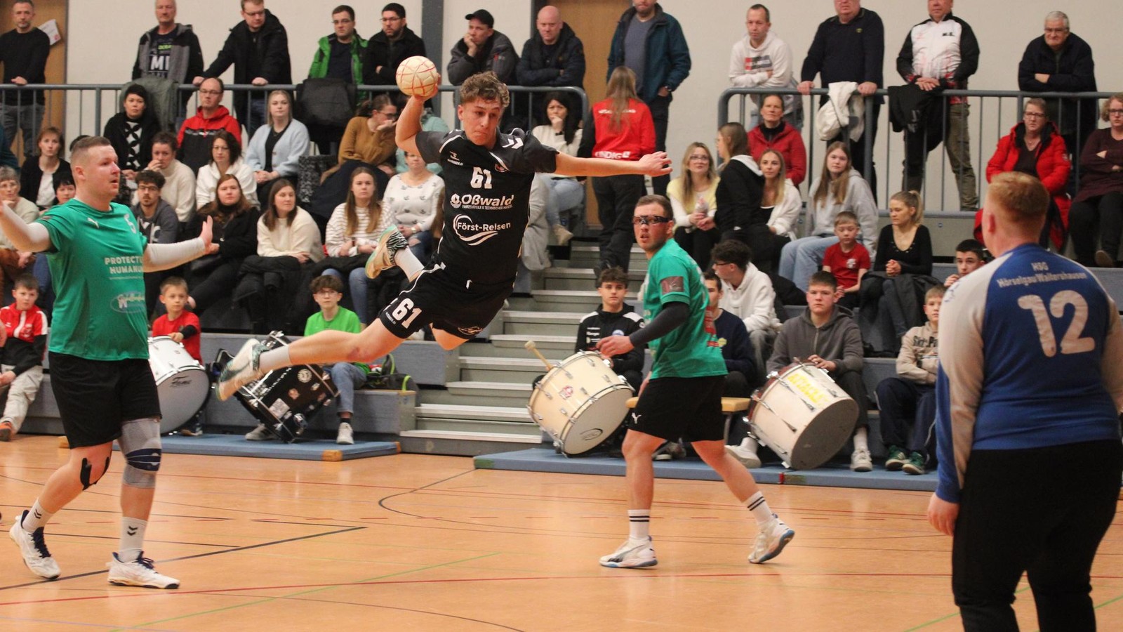 Schnellmannshausen-jubelt-und-bangt-Heimsieg-mit-bitterem-Beigeschmack