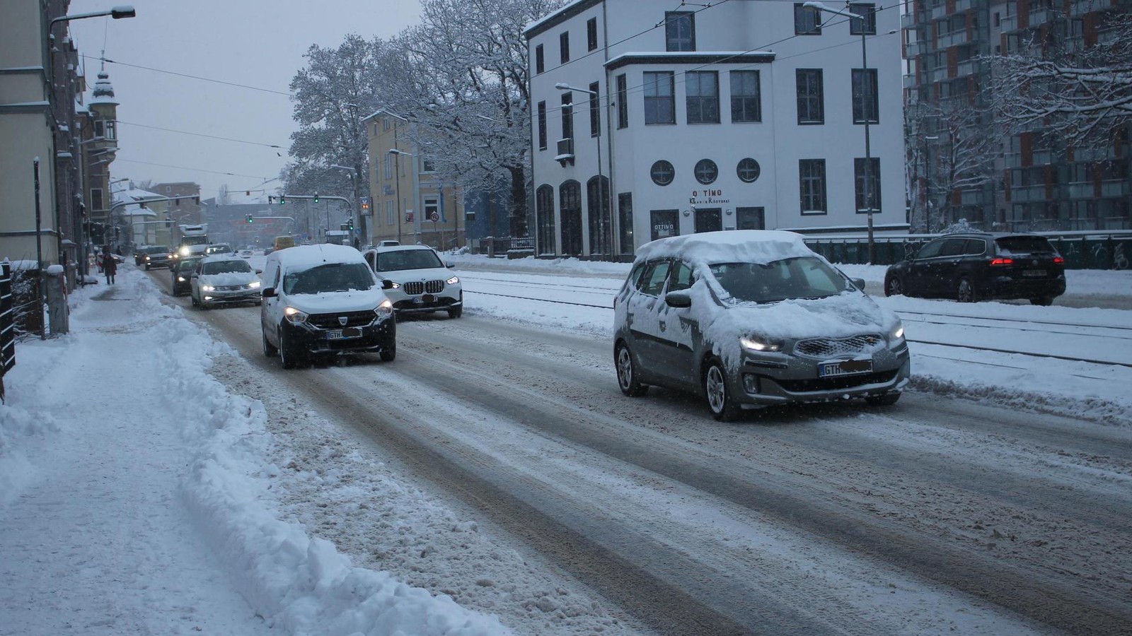 Winterdienst-im-Dauereinsatz-Gotha-k-mpft-gegen-den-Schnee