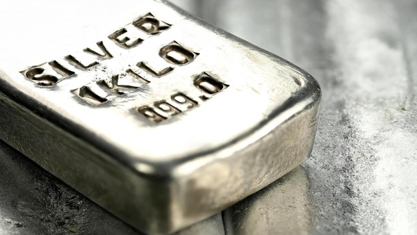 Silberpreis geht durch die Decke – lohnt sich ein Einstieg für Anleger?