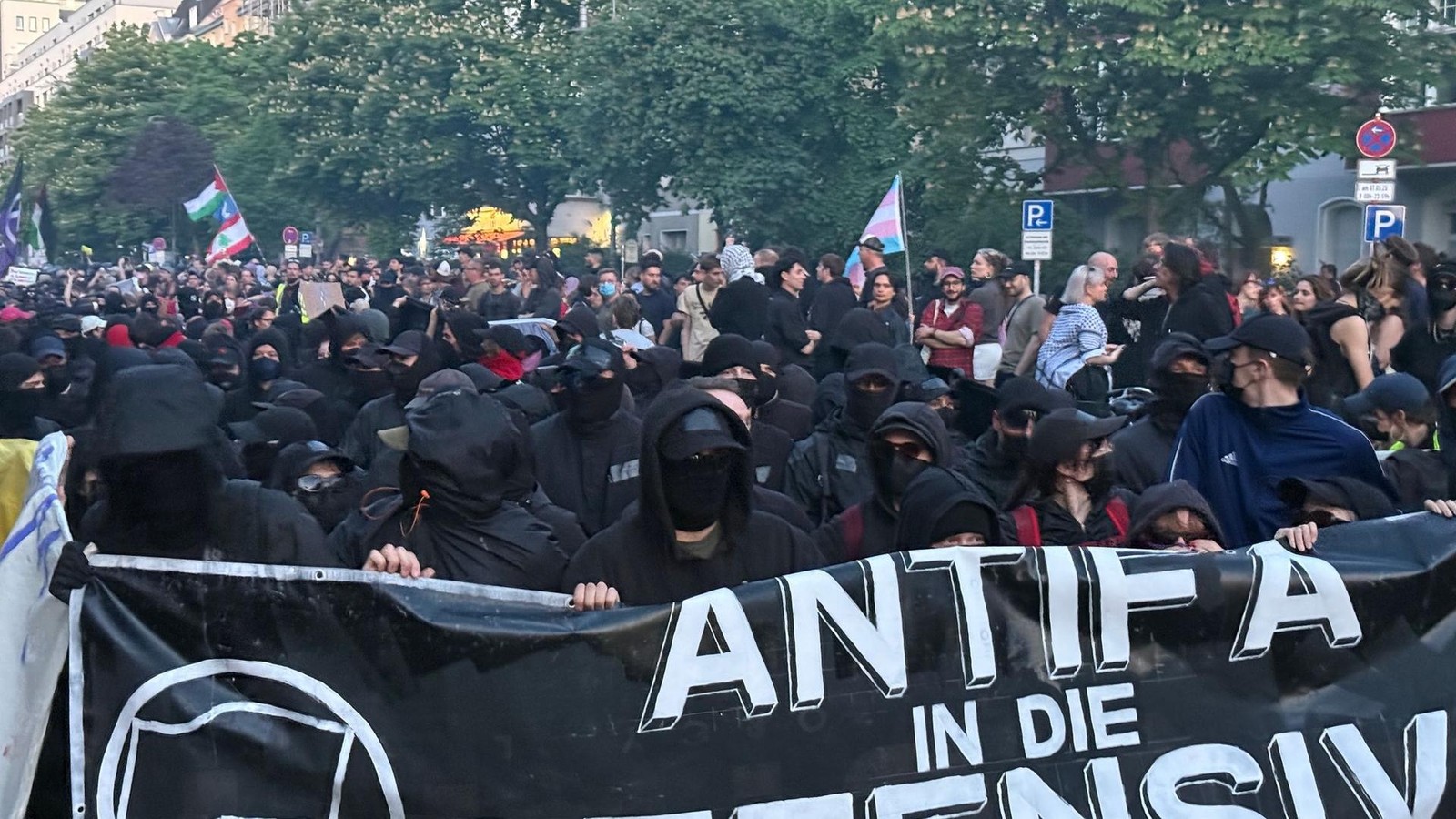 Etwas-mehr-linksextreme-und-rechtsextreme-Gewalttaten-in-Berlin-Aktuelle-Zahlen
