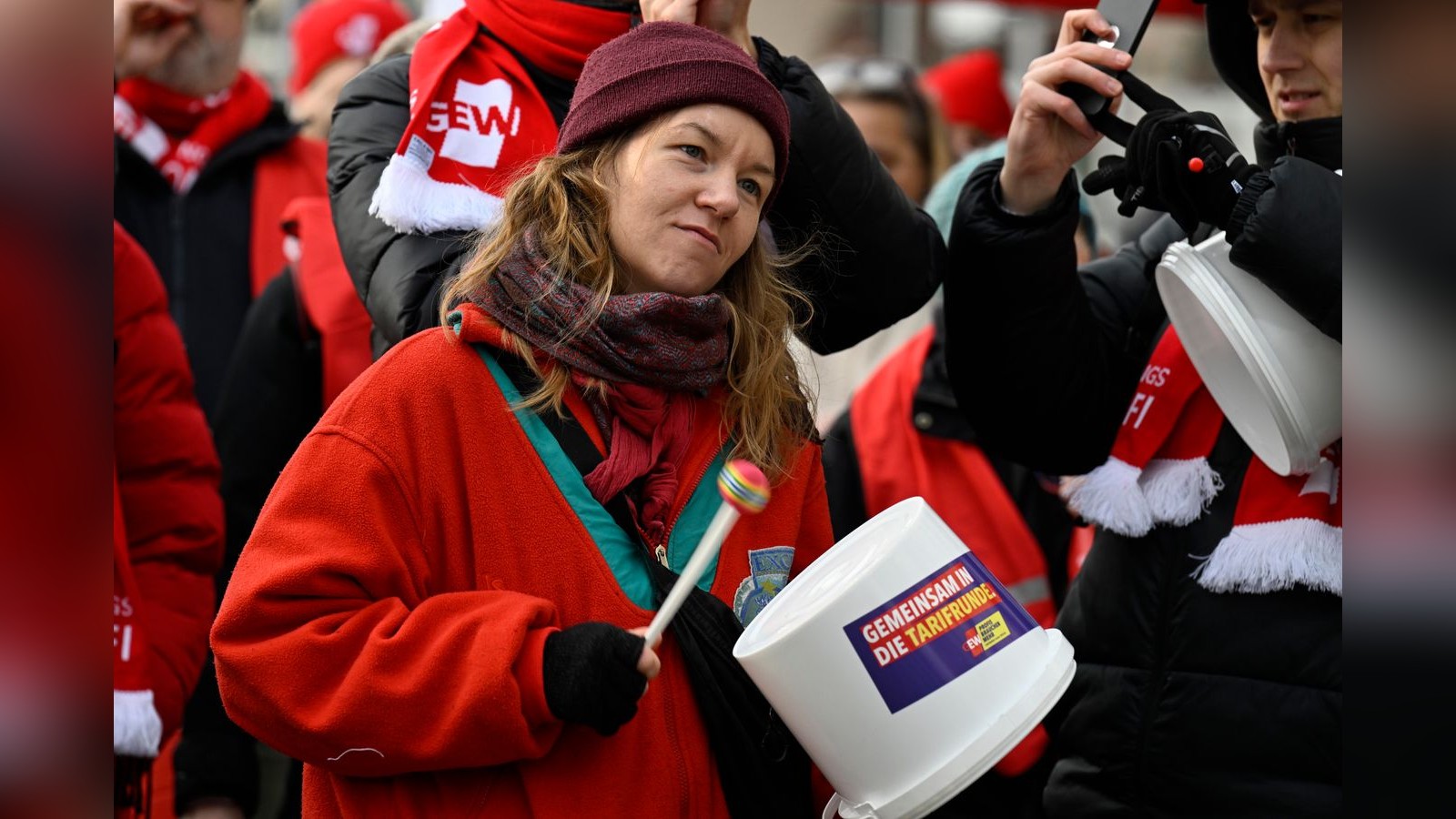 Angestellte-an-Braunschweiger-Schulen-legen-Arbeit-nieder-Unterricht-f-llt-aus