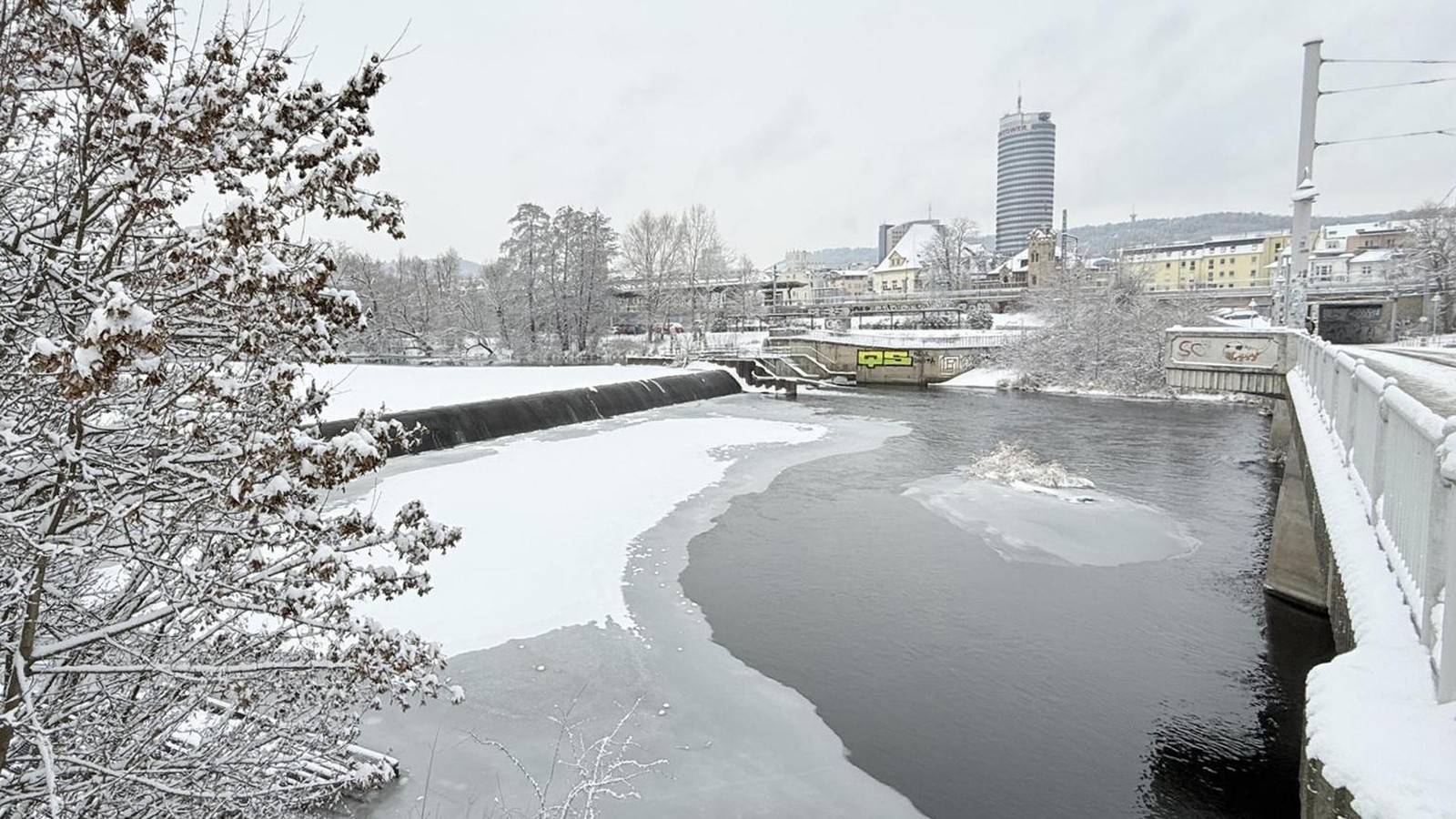Jena-unter-der-Schneedecke-Die-Bilder-vom-verschneiten-Montag
