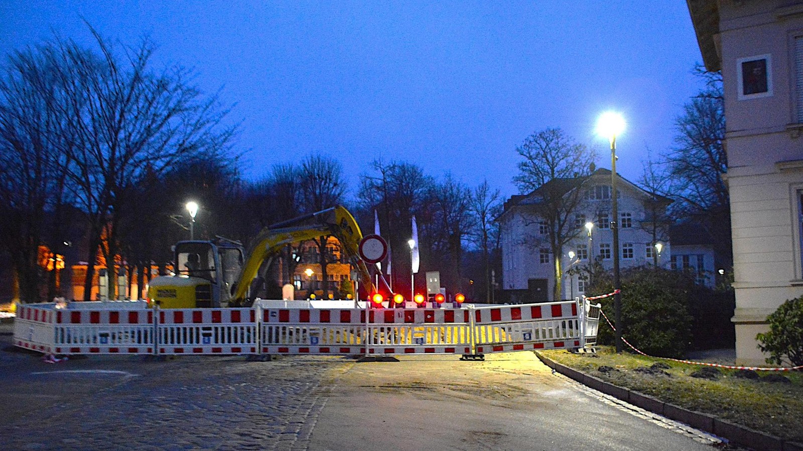 Wichtige-Stra-e-untersp-lt-Witterung-kann-Reparatur-verz-gern