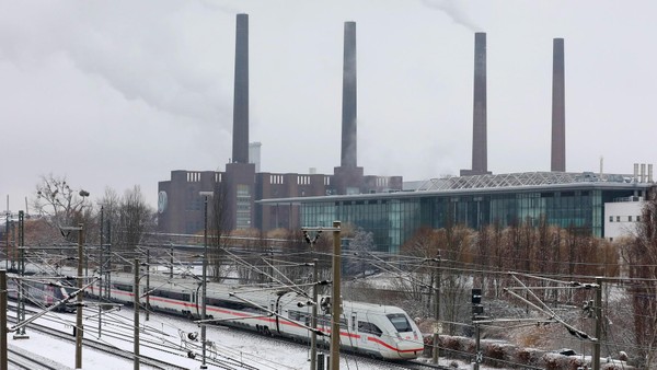 Erneut starker Schneefall in Wolfsburg: Zugausfälle und glatte Straßen