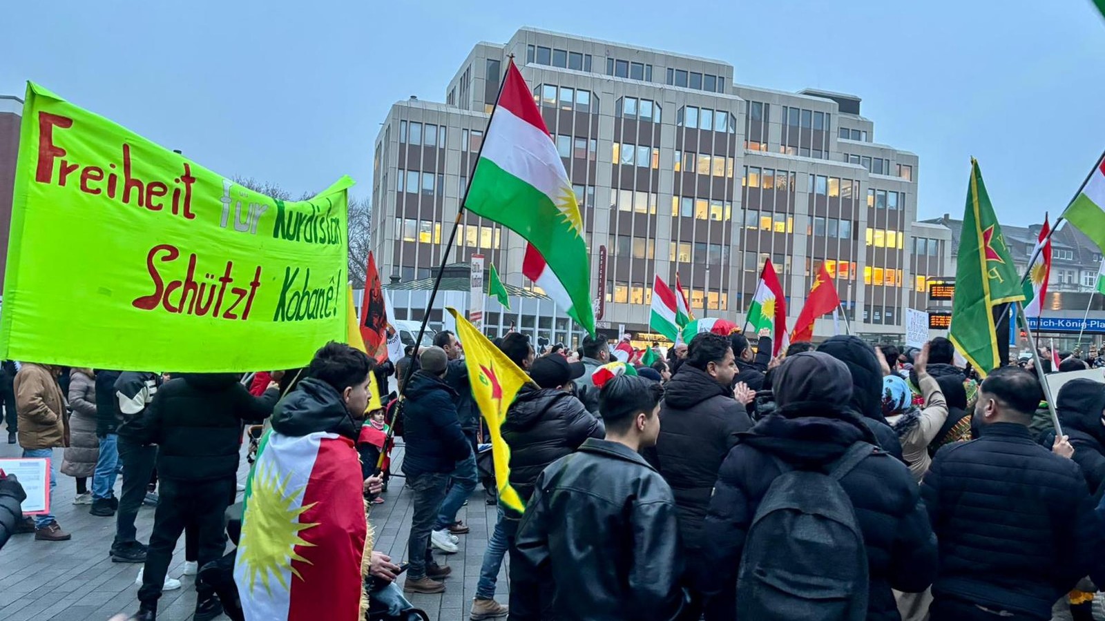 Hunderte-in-Gelsenkirchener-City-bei-Demo-gegen-Gewalt-in-Syrien
