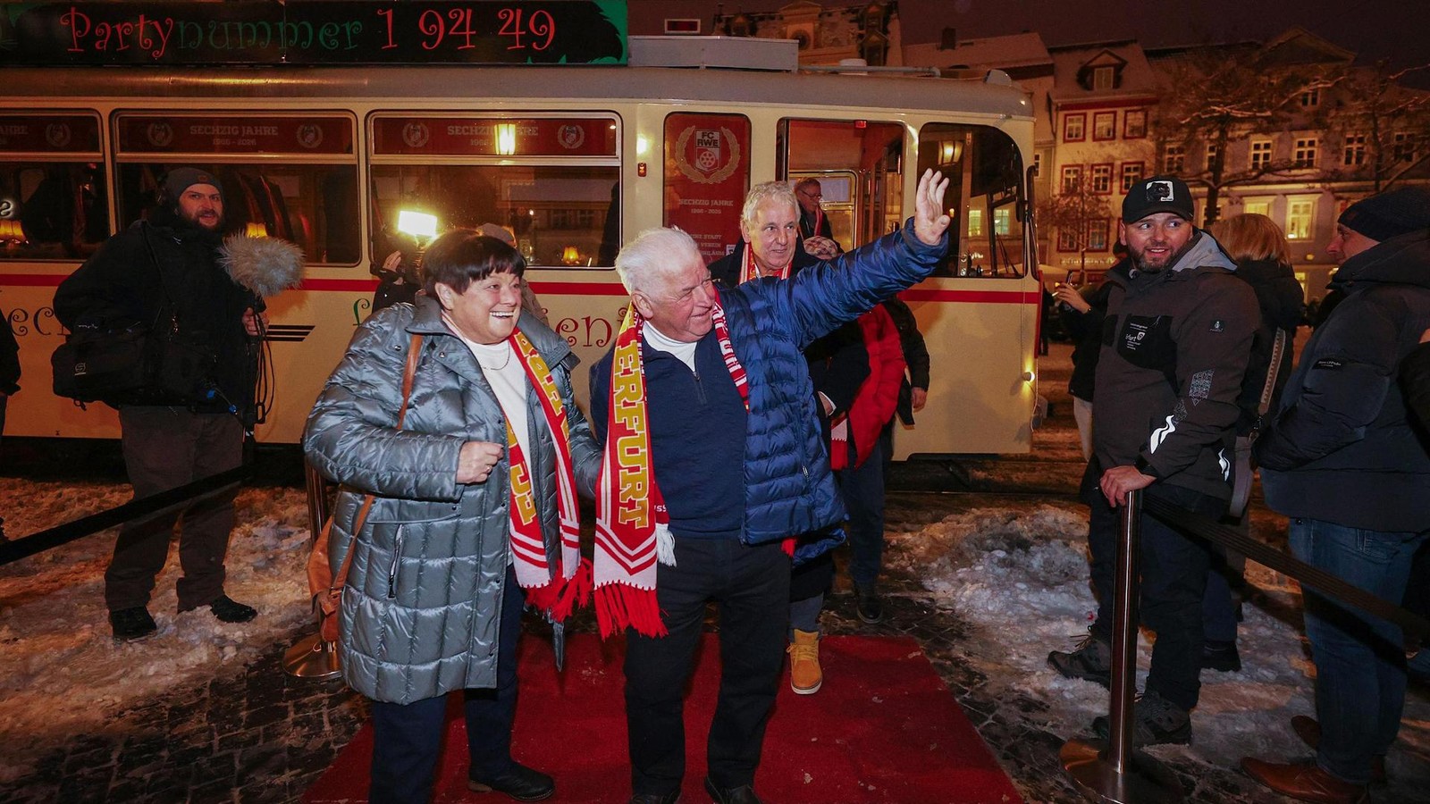Sogar-Bernd-das-Brot-gratuliert-So-feiert-Rot-Wei-Erfurt-seinen-60-Geburtstag