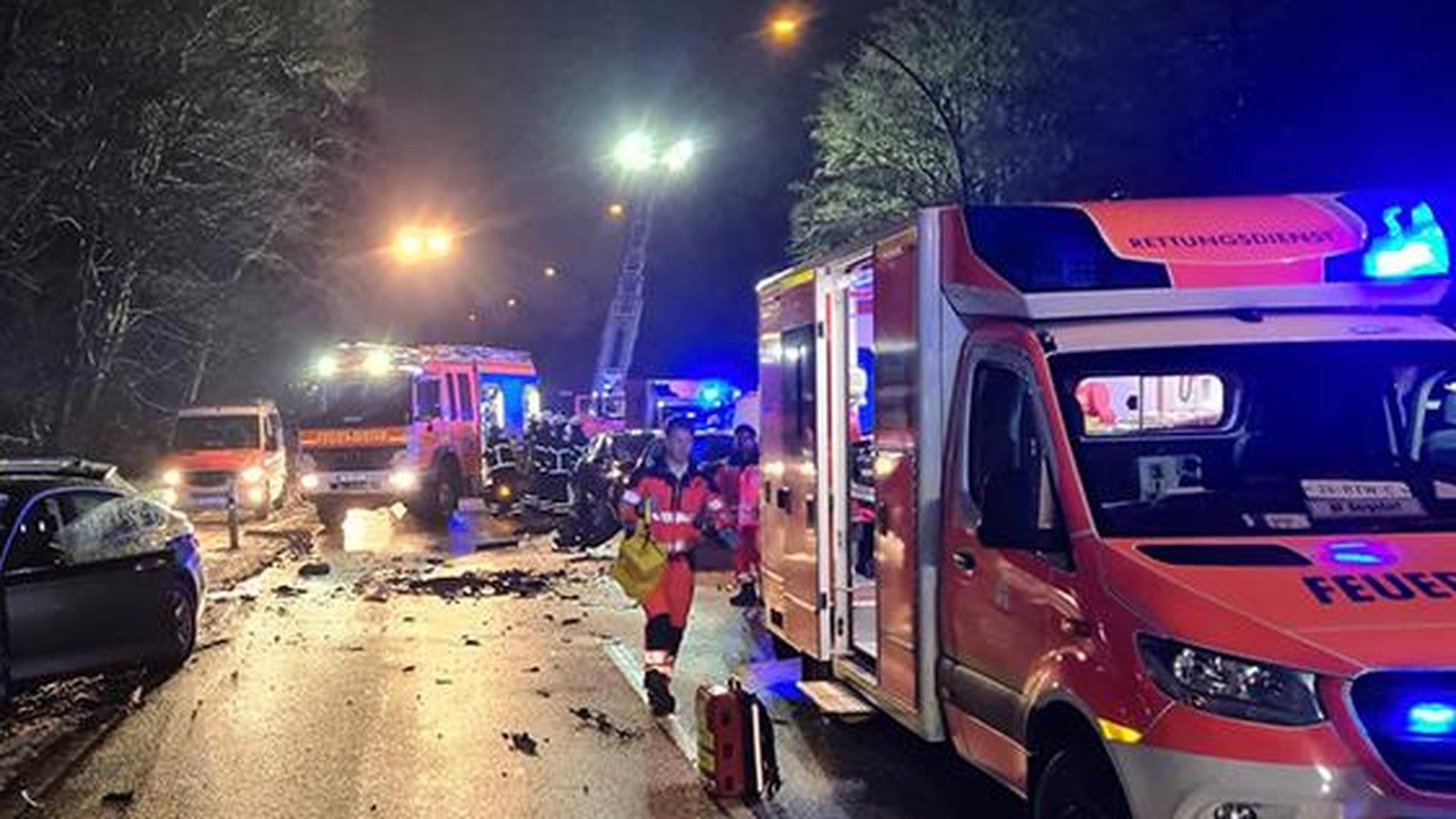 Unfall-auf-B5-mit-mehreren-Verletzten-Sperrung-sorgt-f-r-Stau-in-Bergedorf