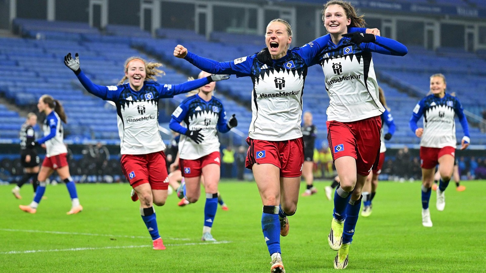 Besondere-Aktion-HSV-Frauen-spielen-gegen-den-SC-Freiburg-im-Sondertrikot