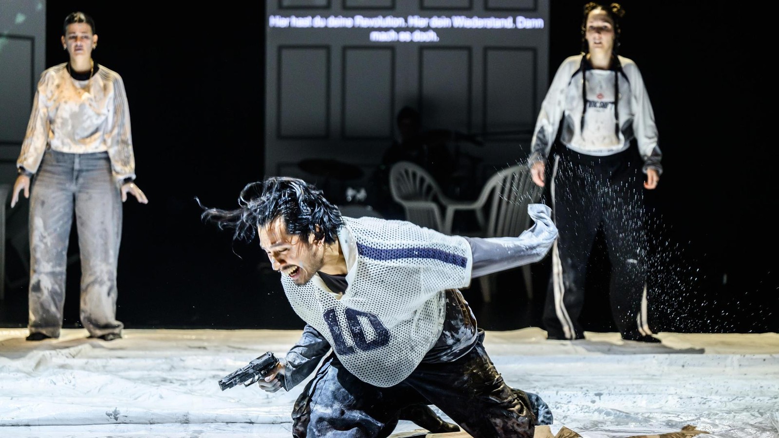 Voller-Wut-ohne-Perspektive-In-Jena-hinterfragt-Hass-Radikalisierung-und-Ausgrenzung-von-Jugendlichen