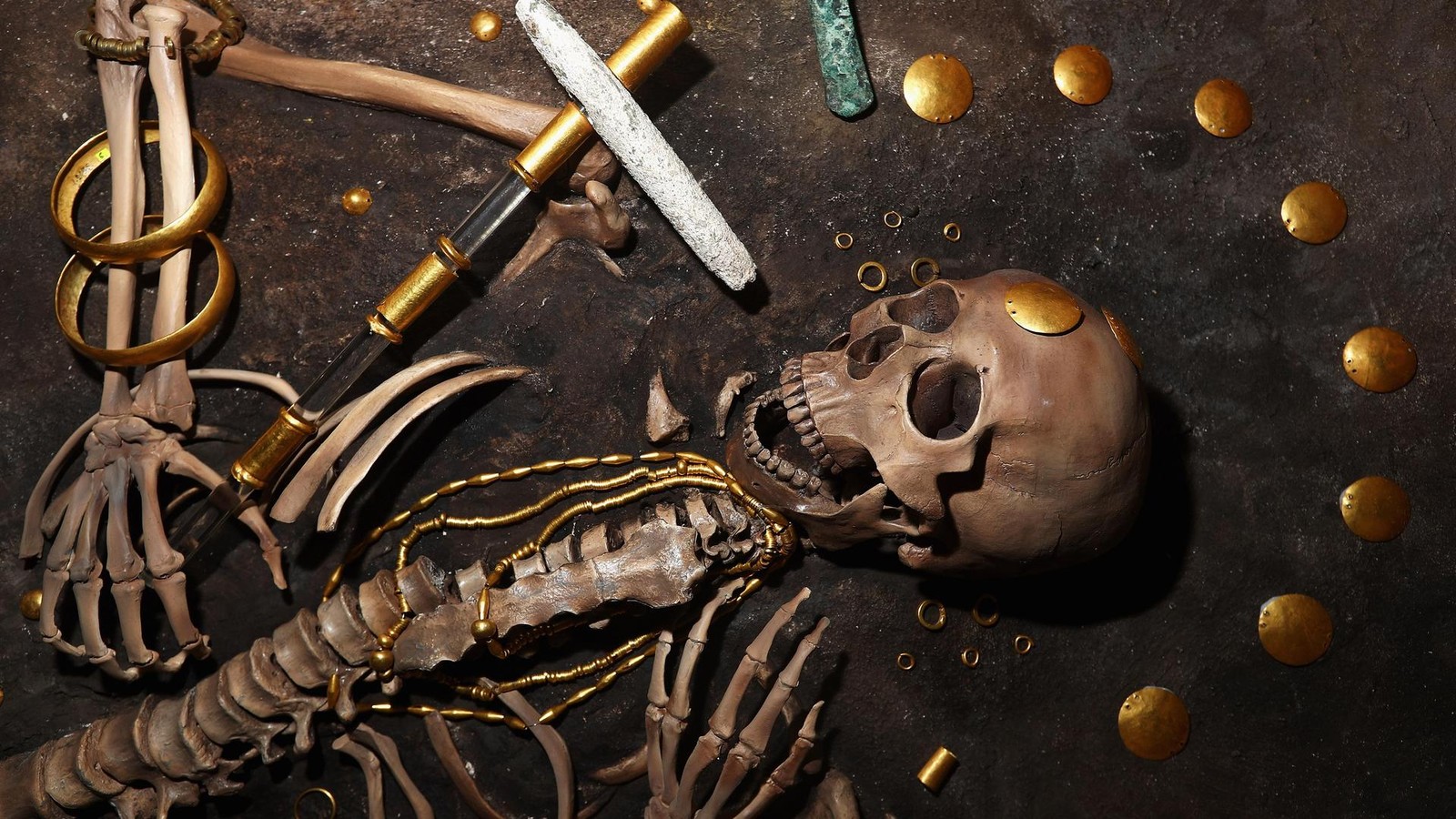 Gr-berfeld-von-Varna-Goldschatz-offenbart-uraltes-Sexspielzeug