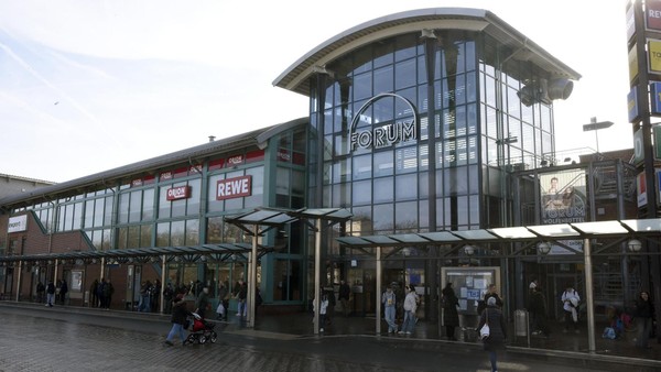 Unbekannter schlägt 40-jährigem Wolfenbütteler ins Gesicht