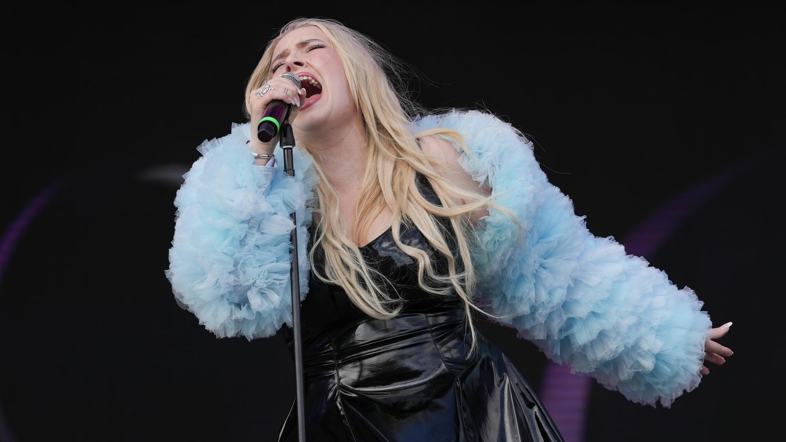 Popstar-gibt-Mini-Konzert-auf-Pausenhof-So-k-nnen-sich-Schulen-bewerben