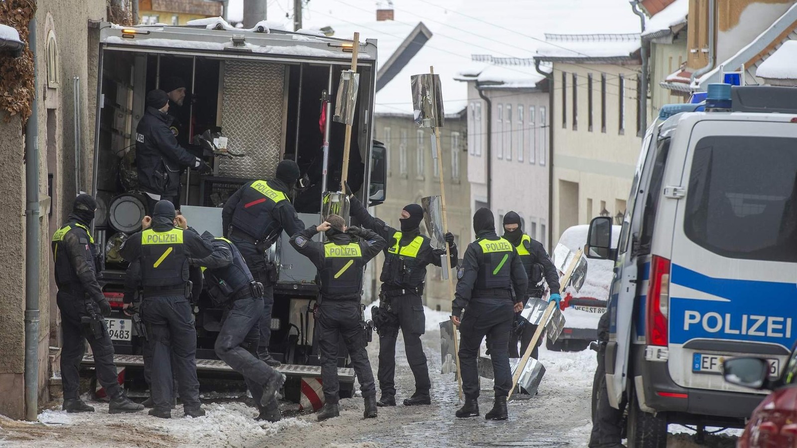 Mehrere-Hundert-Pflanzen-Polizei-beschlagnahmt-Cannabiszucht-in-Rastenberg