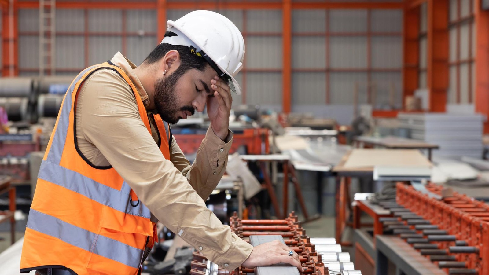 Mobbing-Ausbeutung-Diskriminierung-Linke-fordern-Meldestelle