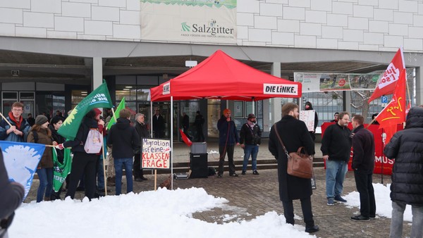 Protest in Salzgitter: Demonstrierende kritisieren Umgang mit Geflüchteten