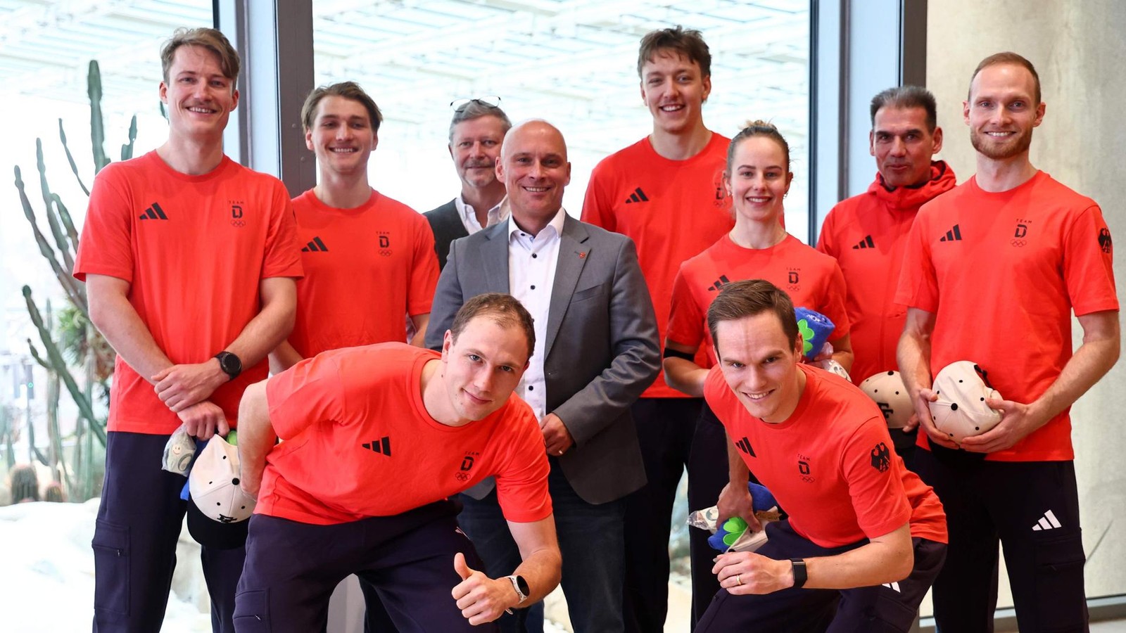 Historisches-Aufgebot-Erfurter-Eisschnelll-ufer-greifen-bei-Olympia-an