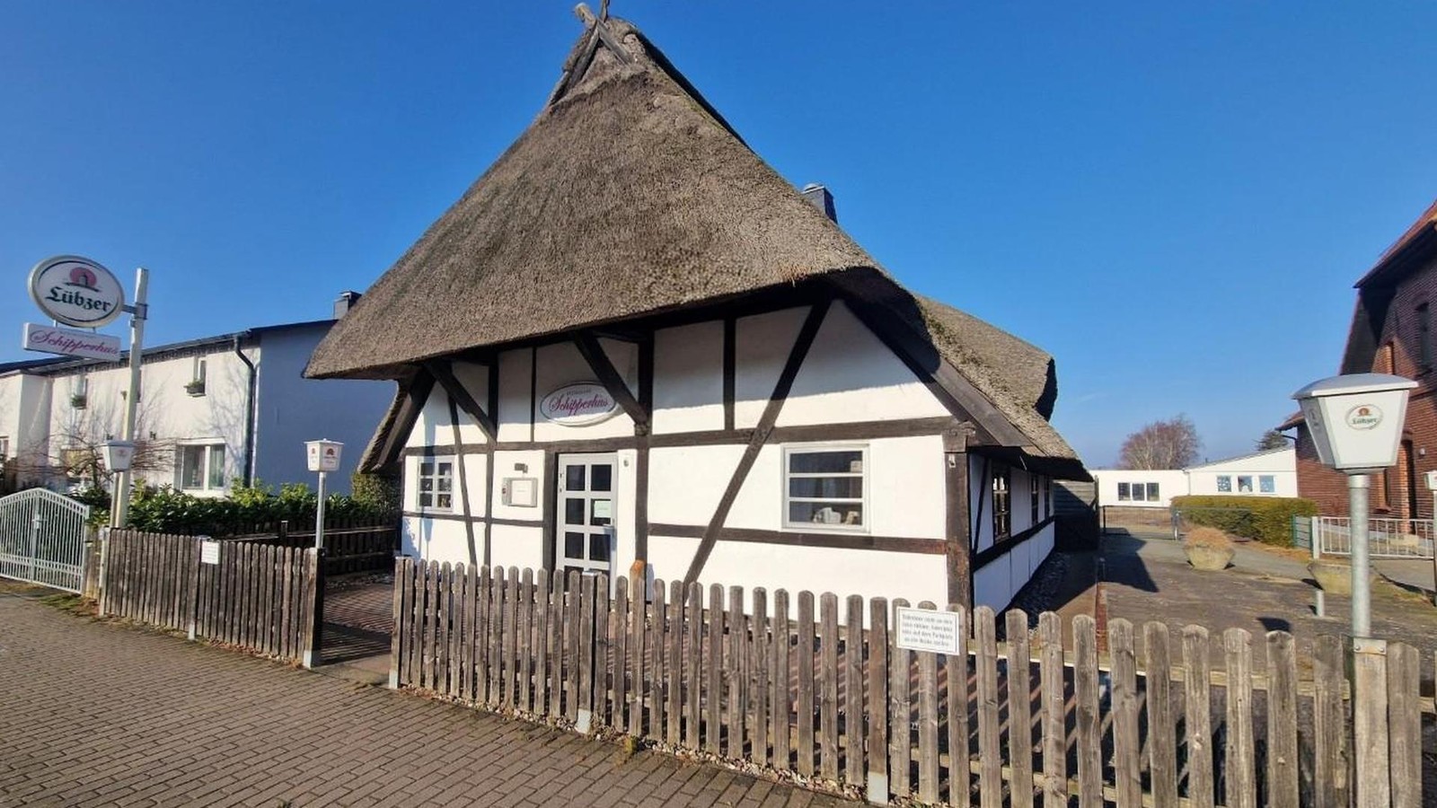 Immobilien-in-Auktion-Gasthaus-an-der-Ostsee-wird-in-Hamburg-versteigert