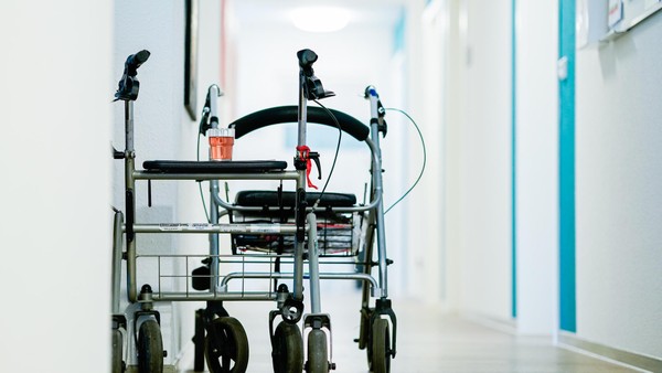 Pflegekosten explodieren: Expertin der Ostfalia macht radikalen Vorschlag