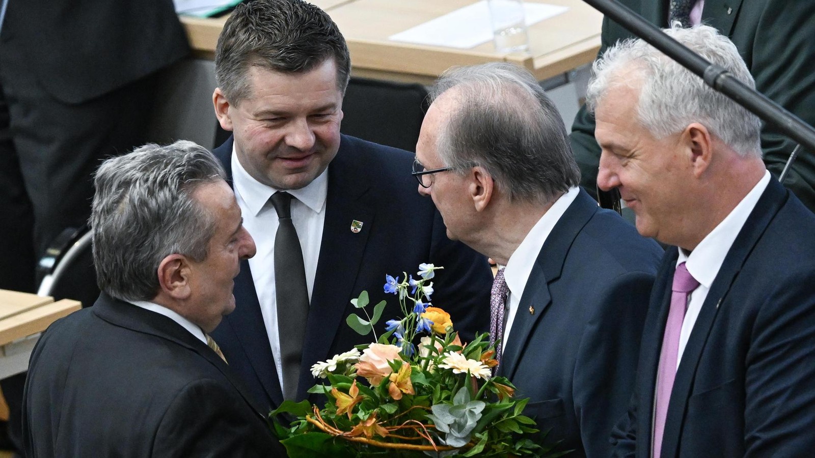 Neuer-Regierungschef-in-Sachsen-Anhalt-Die-Mitte-steht-zum-Gl-ck-