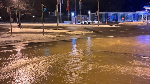Wasserrohrbruch: So lange ist Wolfsburger Hauptstraße in eine Richtung dicht