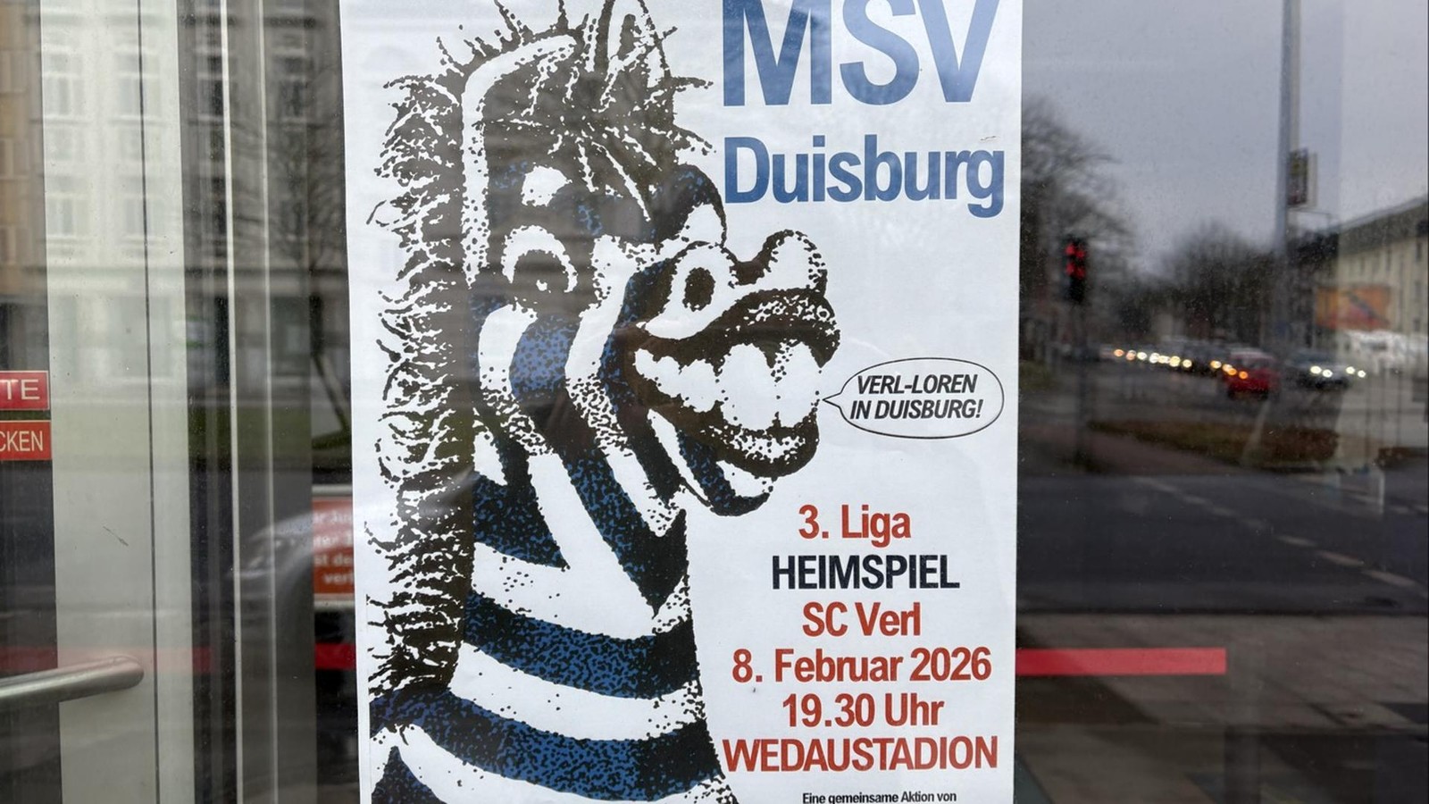 MSV-Duisburg-Ikonisches-Zebra-h-ngt-pl-tzlich-berall-in-der-Stadt