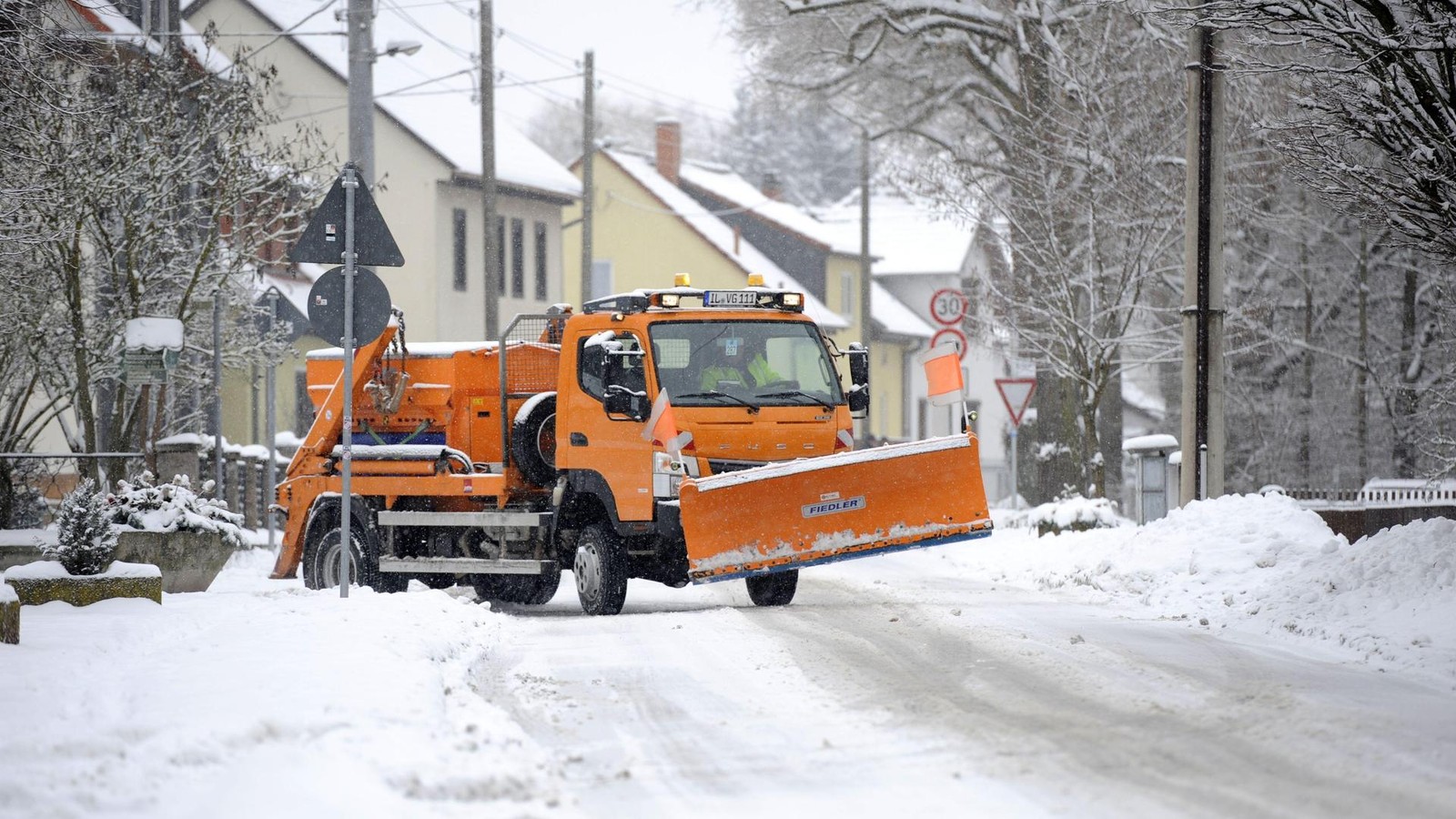 Geratal-Plaue-beschlie-t-Haushalt-f-r-2026-und-pr-sentiert-neues-Bauhof-Fahrzeug