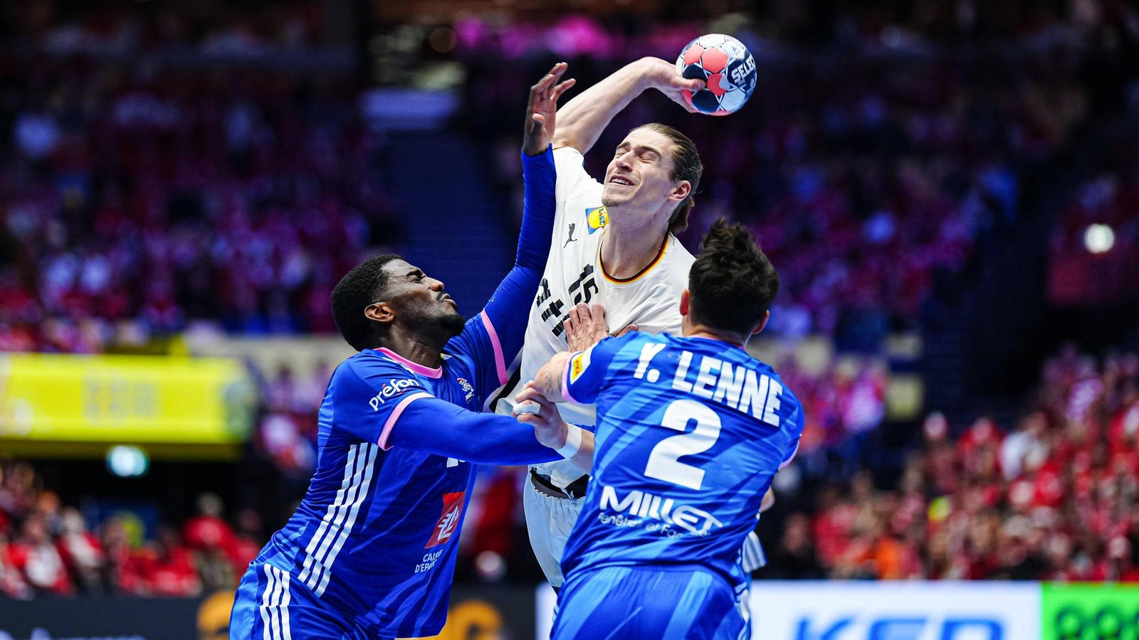 Knorr-Gala-bei-Handball-EM-Deutschland-tr-umt-von-Medaille