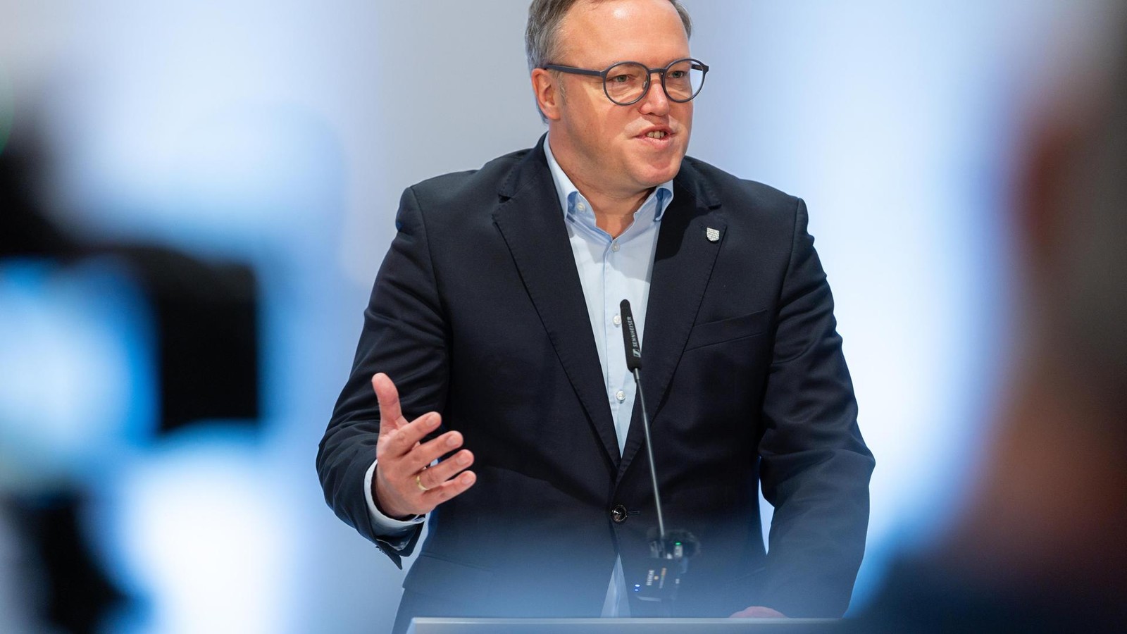 Zwischen-R-ckhalt-und-R-cktrittsforderung-Wie-Th-ringer-Parteien-auf-die-Causa-Mario-Voigt-reagieren