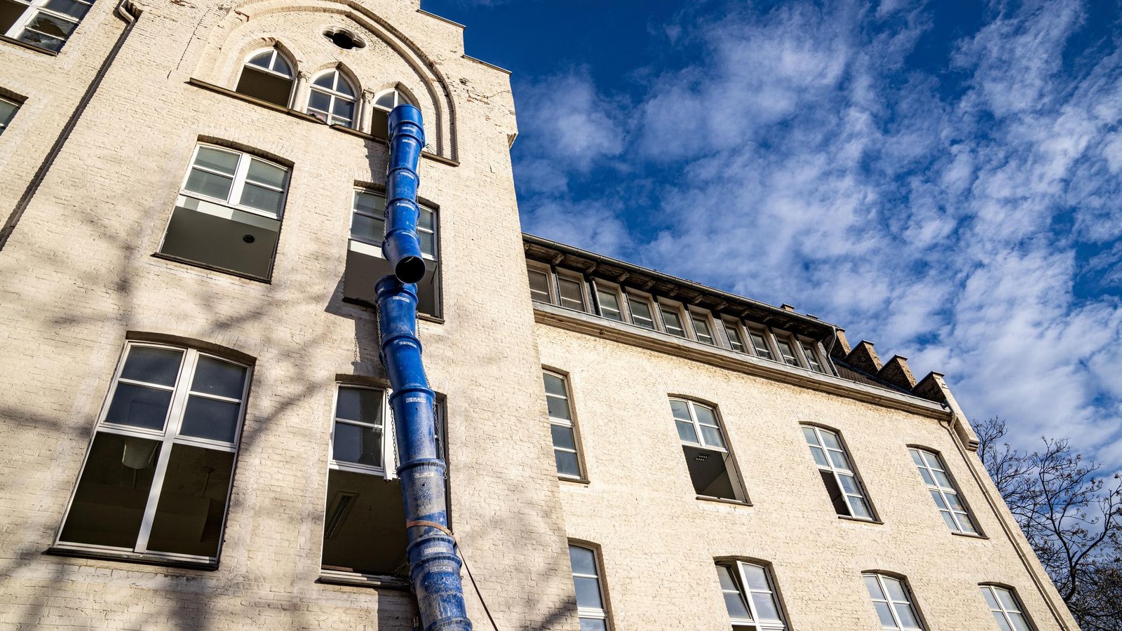 Lost-Place-Schon-wieder-Feuer-im-alten-St-Vincenz-Hospital