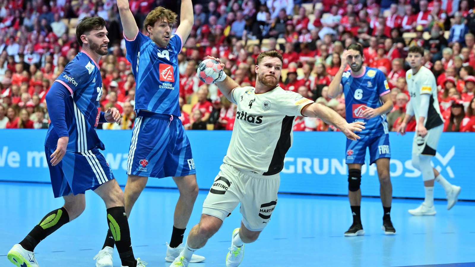 Golla-Gala-bei-Handball-EM-Deutschland-tr-umt-von-Medaille