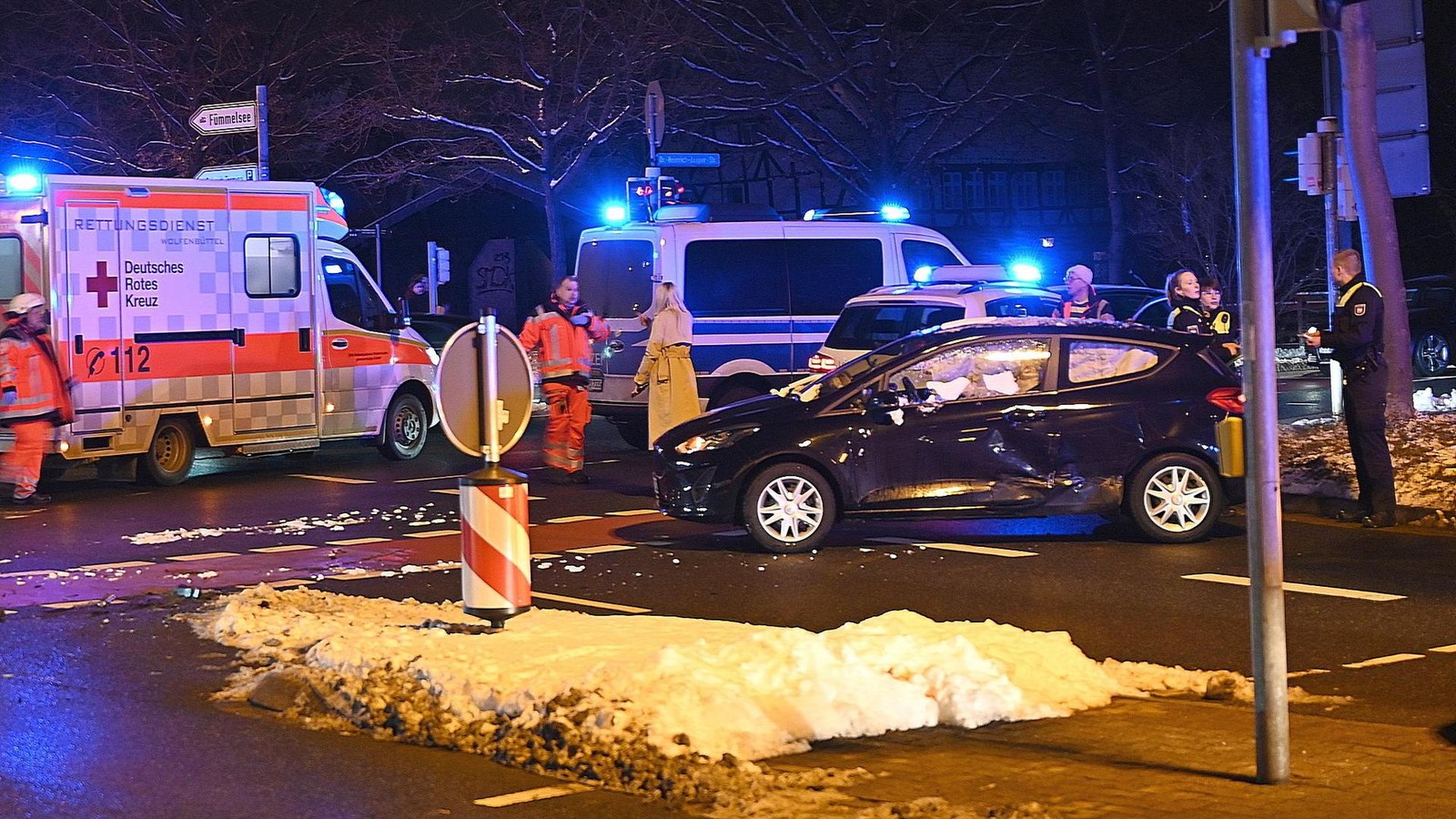Unfall-an-Kreuzung-in-Wolfenb-ttel-drei-Frauen-leicht-verletzt
