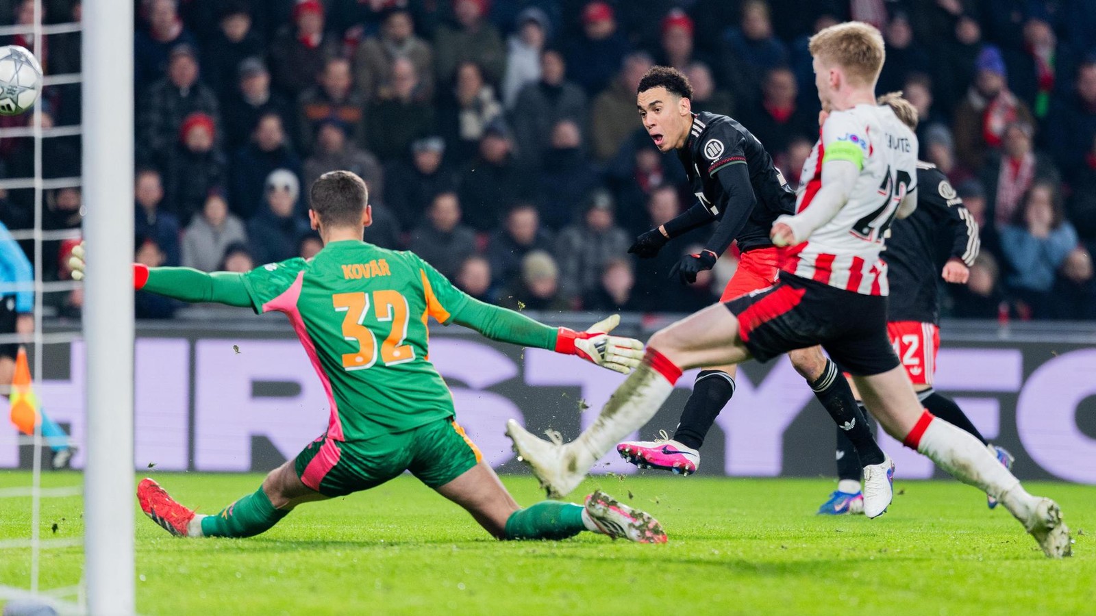 Nur-Bayern-direkt-im-Achtelfinale-BVB-und-Bayer-in-Play-offs