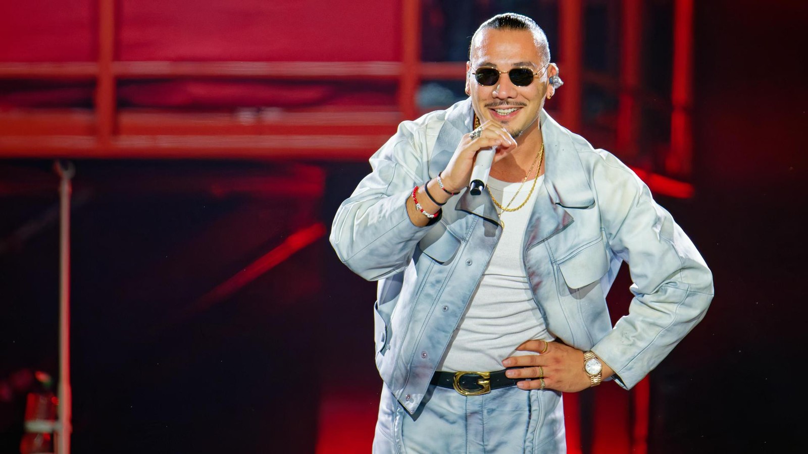 Apache-207-bringt-sein-Flugzeug-zum-ersten-Konzert-in-Berlin