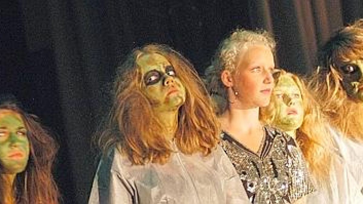 Theater AG reist „per Anhalter durch die Galaxis“