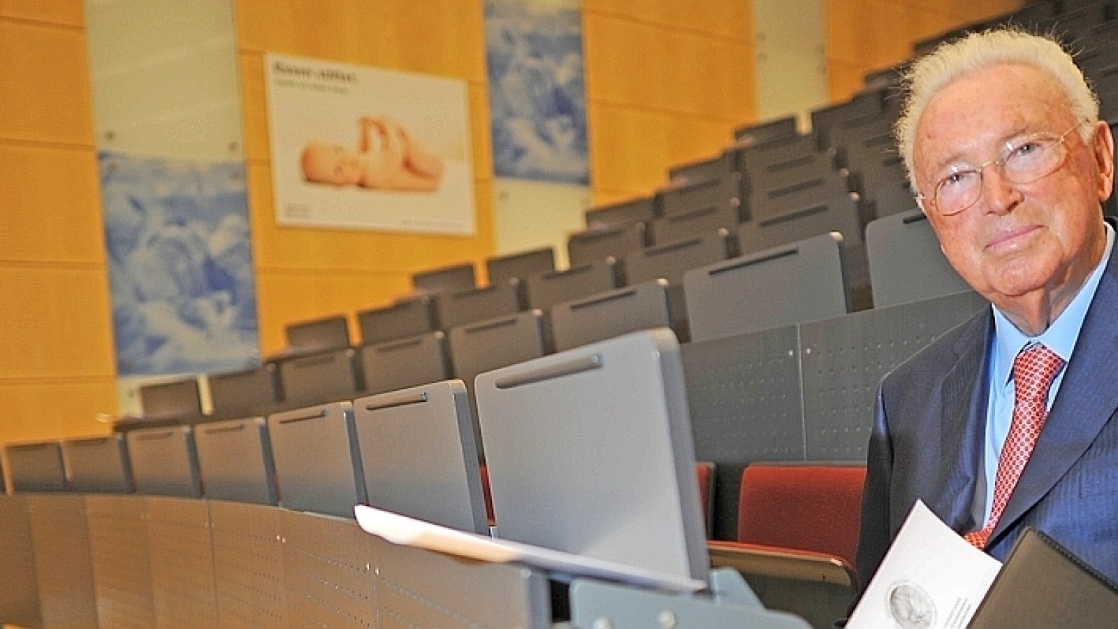 Uni DuisburgEssen Ehrendoktorwürde für SchuhUnternehmer HeinzHorst