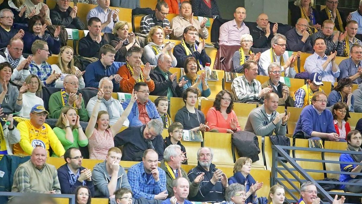 Schwelmer Baskets (gelb) - Giants TSV 1861 Nördlingen (blau) 97:76, 2. Basketball Bundesliga - 3. Playoffspiel Viertelfinale (ProB)