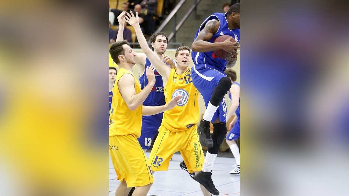 Schwelmer Baskets (gelb) - Giants TSV 1861 Nördlingen (blau) 97:76, 2. Basketball Bundesliga - 3. Playoffspiel Viertelfinale (ProB)