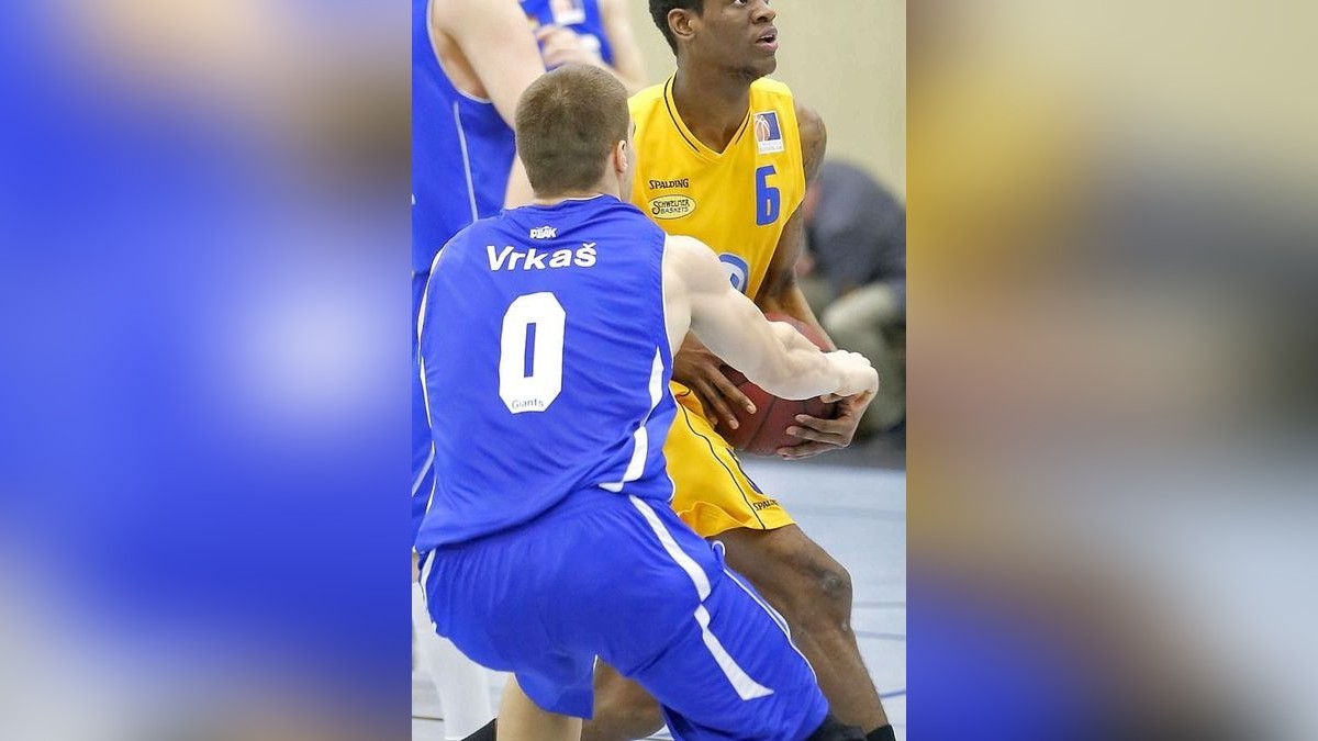 Schwelmer Baskets (gelb) - Giants TSV 1861 Nördlingen (blau) 97:76, 2. Basketball Bundesliga - 3. Playoffspiel Viertelfinale (ProB)